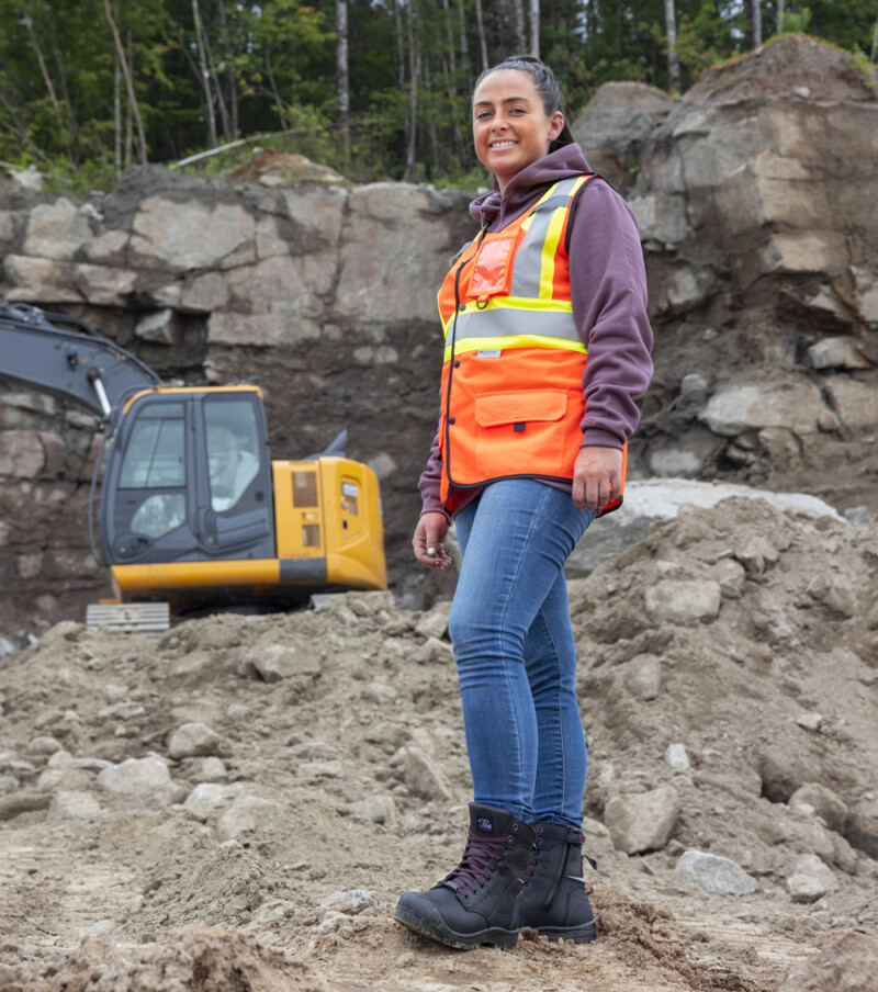 Bottes de Travail Isolée, Imperméable et Avec Protection Métatarsienne Interne Pour Femme PF6002 vue lifestyle chantier en action